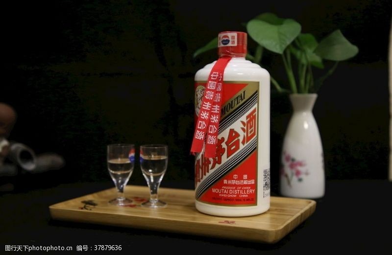 为什么53度飞天茅台稳居白酒顶端？口感、价值与行业真相全解析