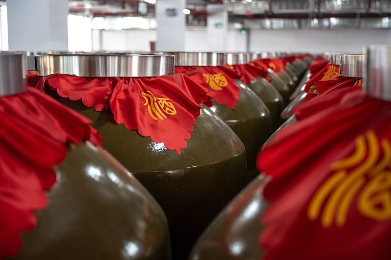 解码飞天茅台：不止高端名酒，读懂酱酒真味与当代价值